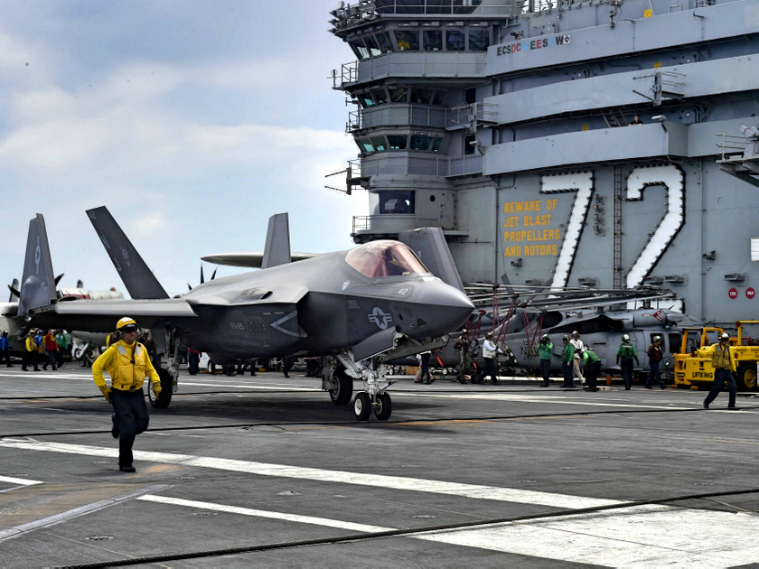 p>亚伯拉罕·林肯号航空母舰(英文:uss abraham lincoln,舷号:cvn-72
