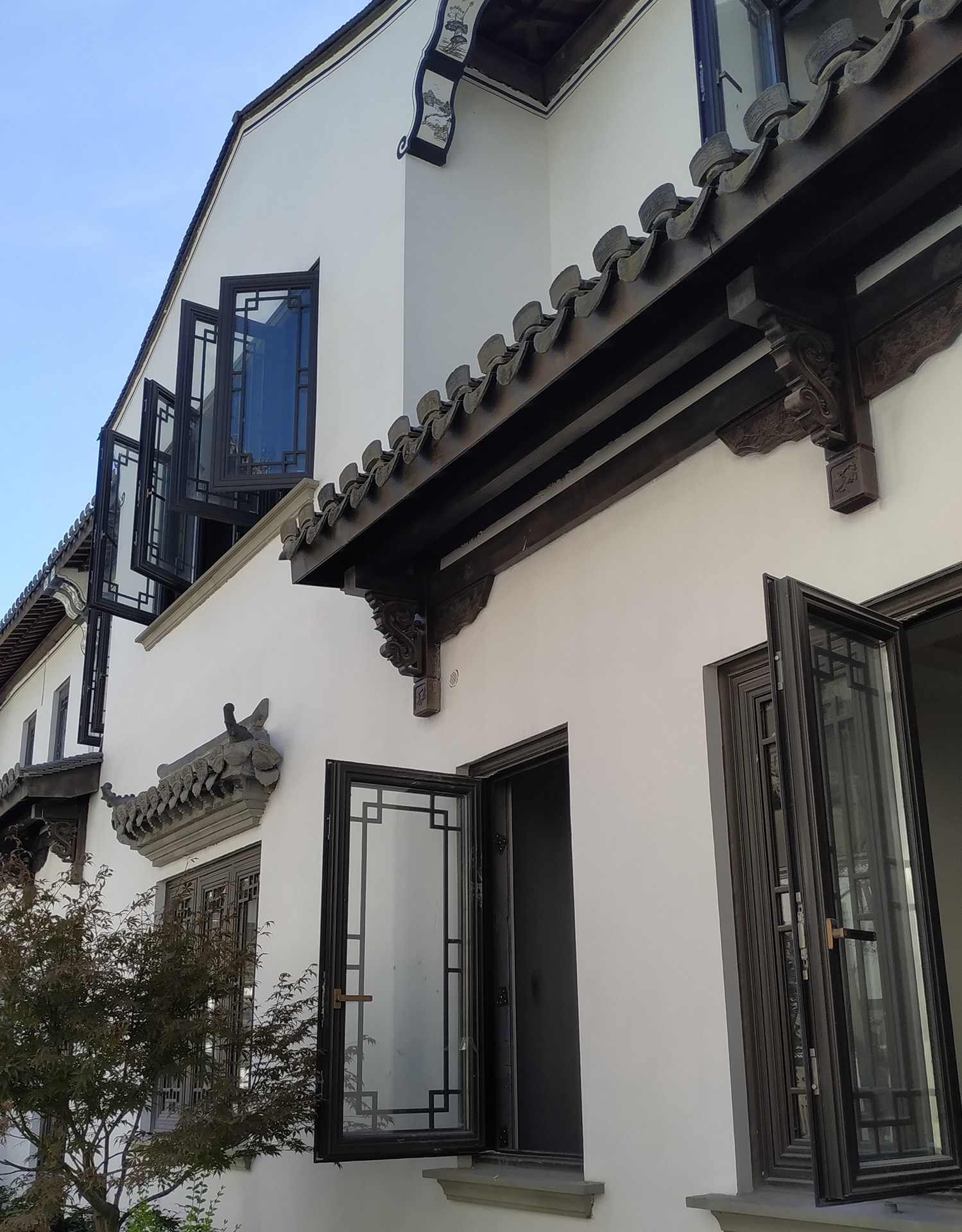 龙景雷迪森庄园,位于浙江省金华市东阳市马宅镇王潭村(诸永高速横店