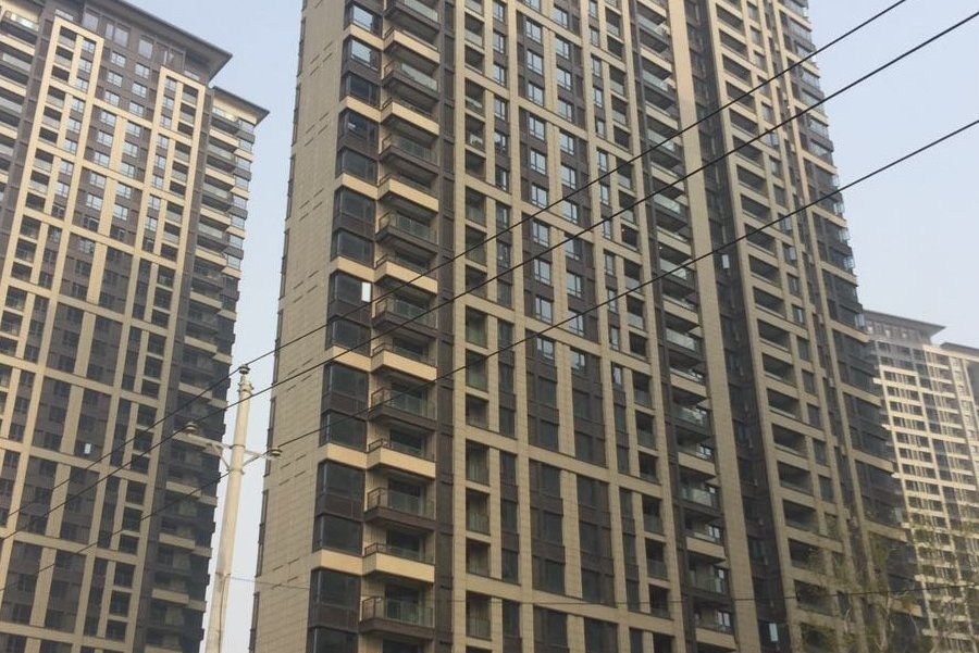  p>绿地海珀兰轩位于郑州市经开区第三大街,共计房屋1132户. /p>