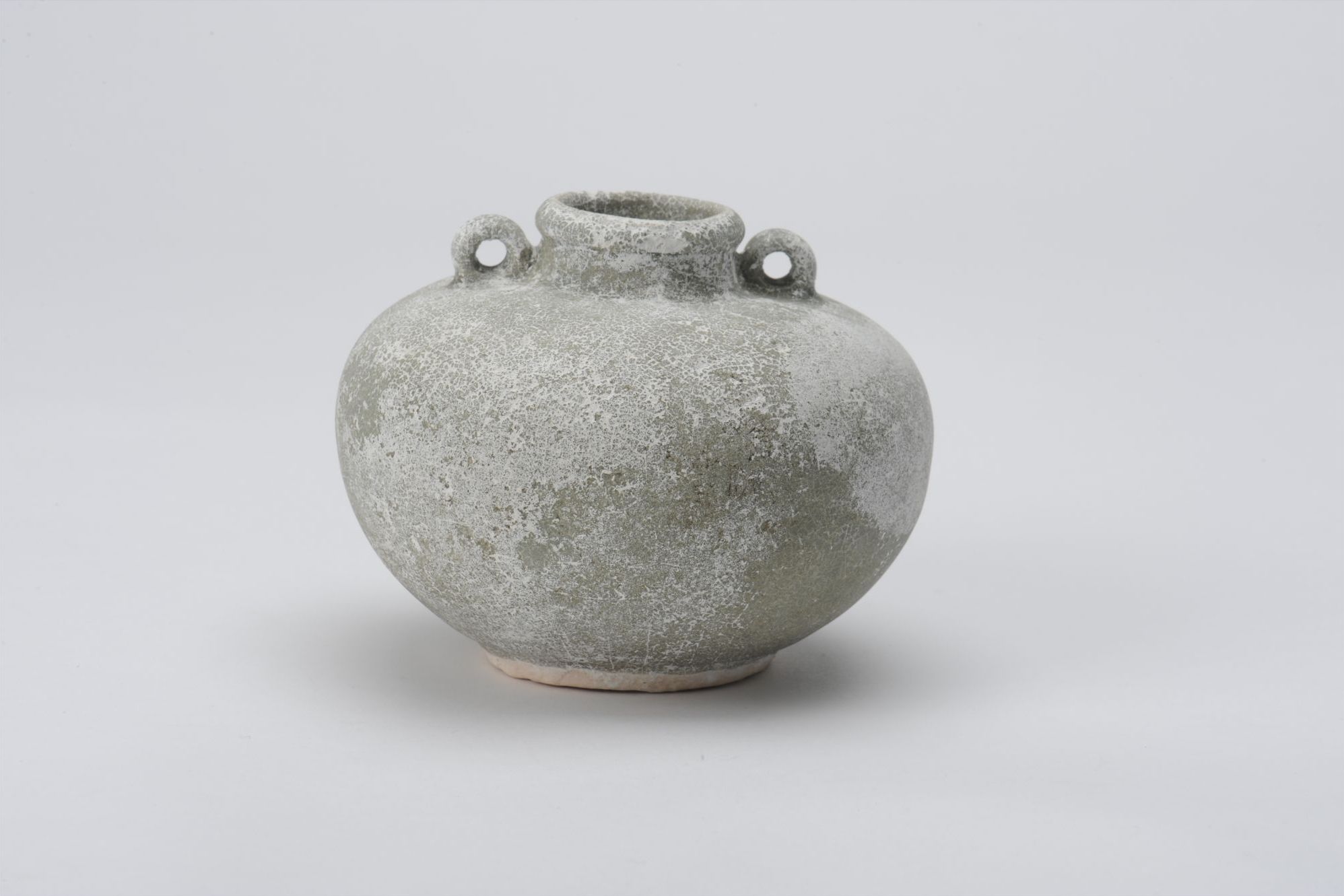 元代青釉双耳小口瓷罐