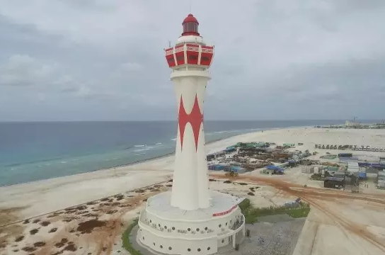  p>美济灯塔,第五座南海灯塔,处于南沙群岛的美济礁,取名"海上明烛".