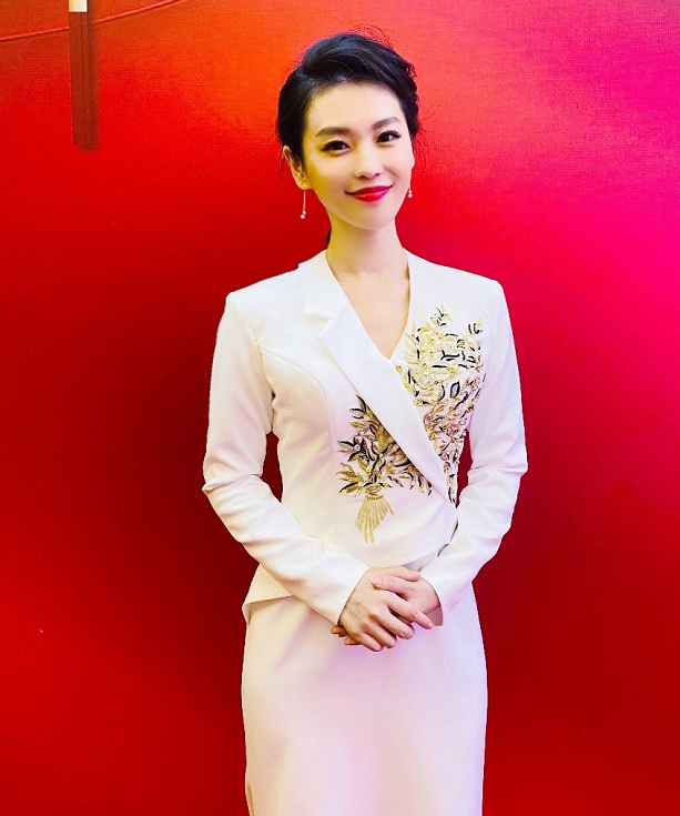  p>徐雪,1990年1月出生,中国内地主持人,毕业于华东师范大学 sup data