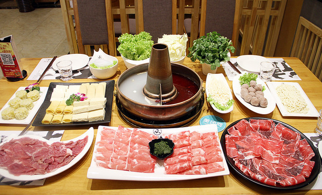  p>小雨天中式火锅是位于黑龙江省哈尔滨市的一家主题餐厅. /p>