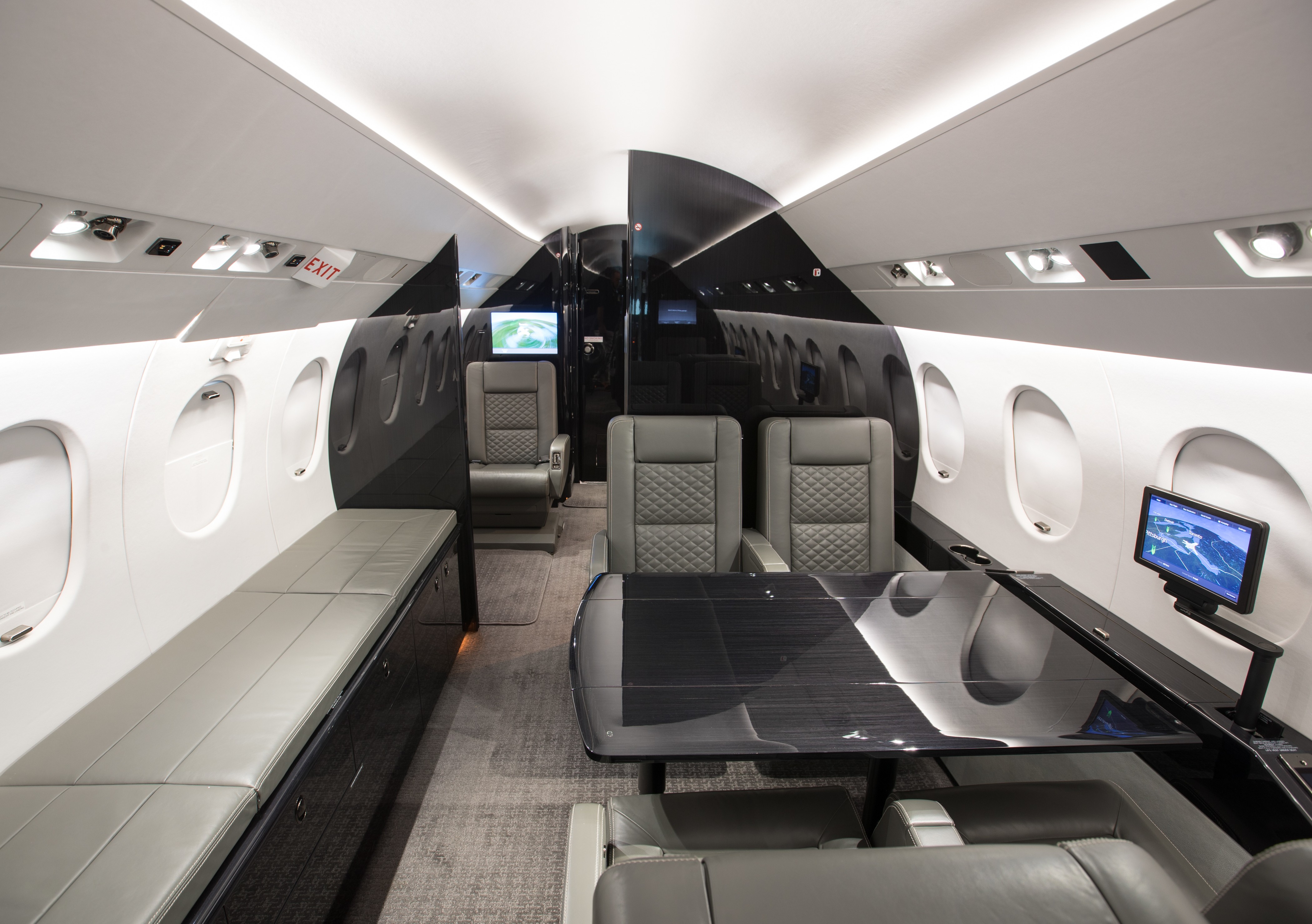  p data-id="slqxkjb0zd2b">惬意公务机,又名惬意私人飞机,法文