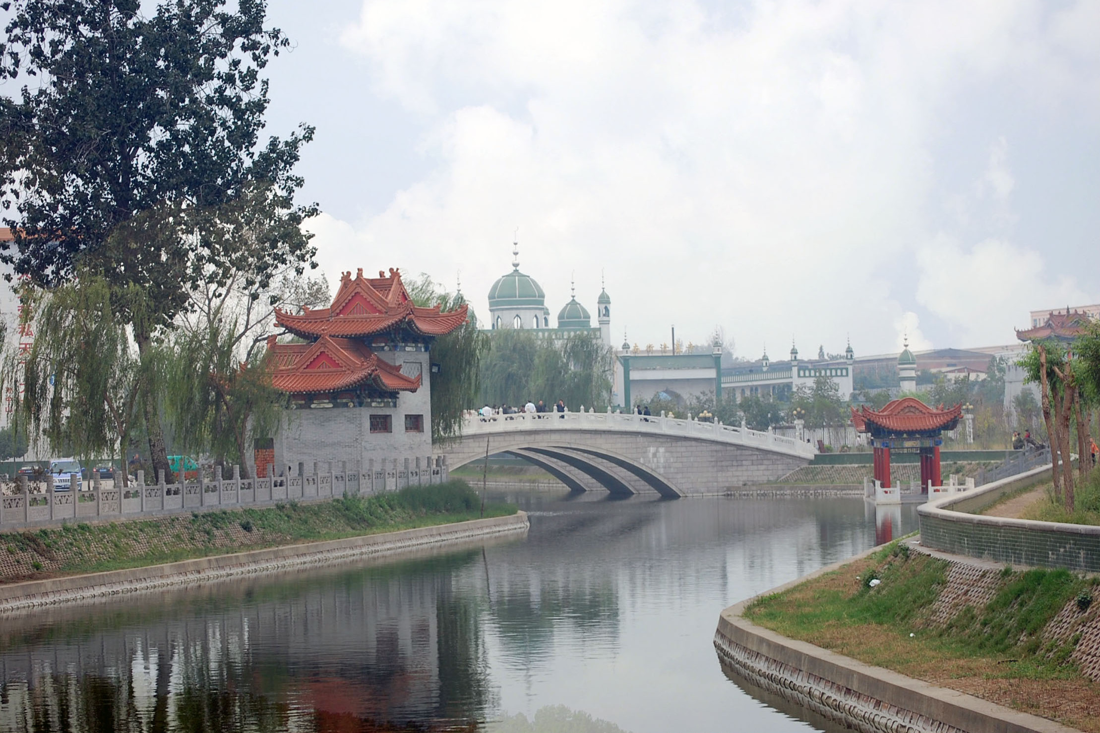  p data-id="gnwmo66bwq">南街村景区位于漯河市 a target="_blank"