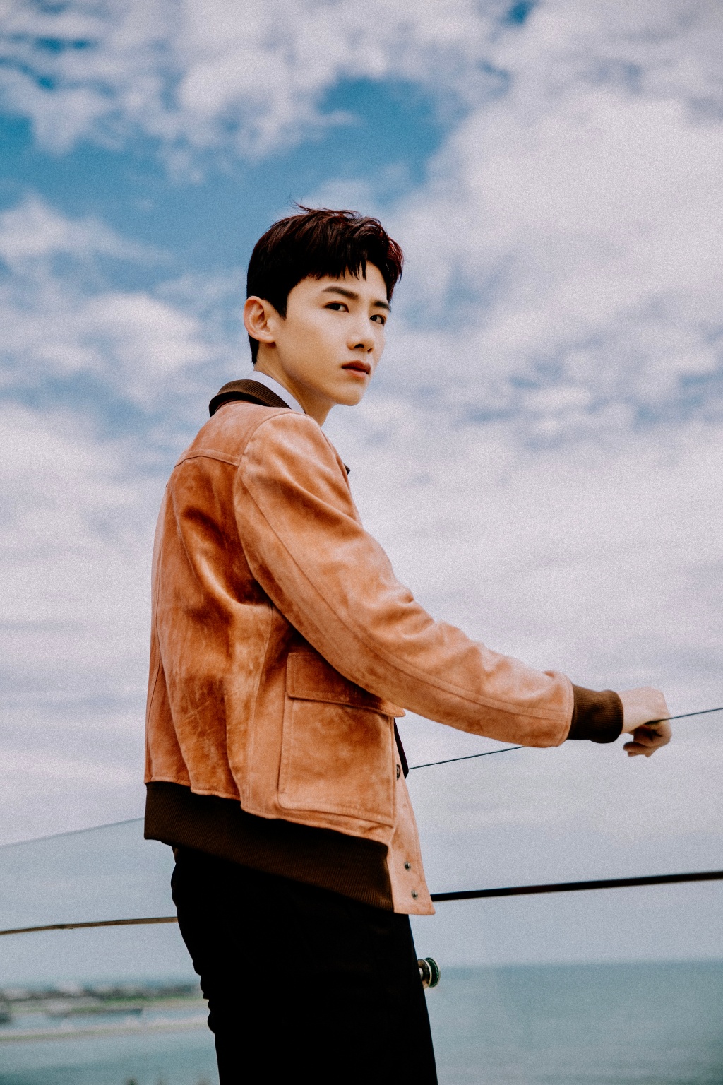  p>白敬亭,1993年10月15日出生于北京市怀柔区,中国内地男演员,毕业于