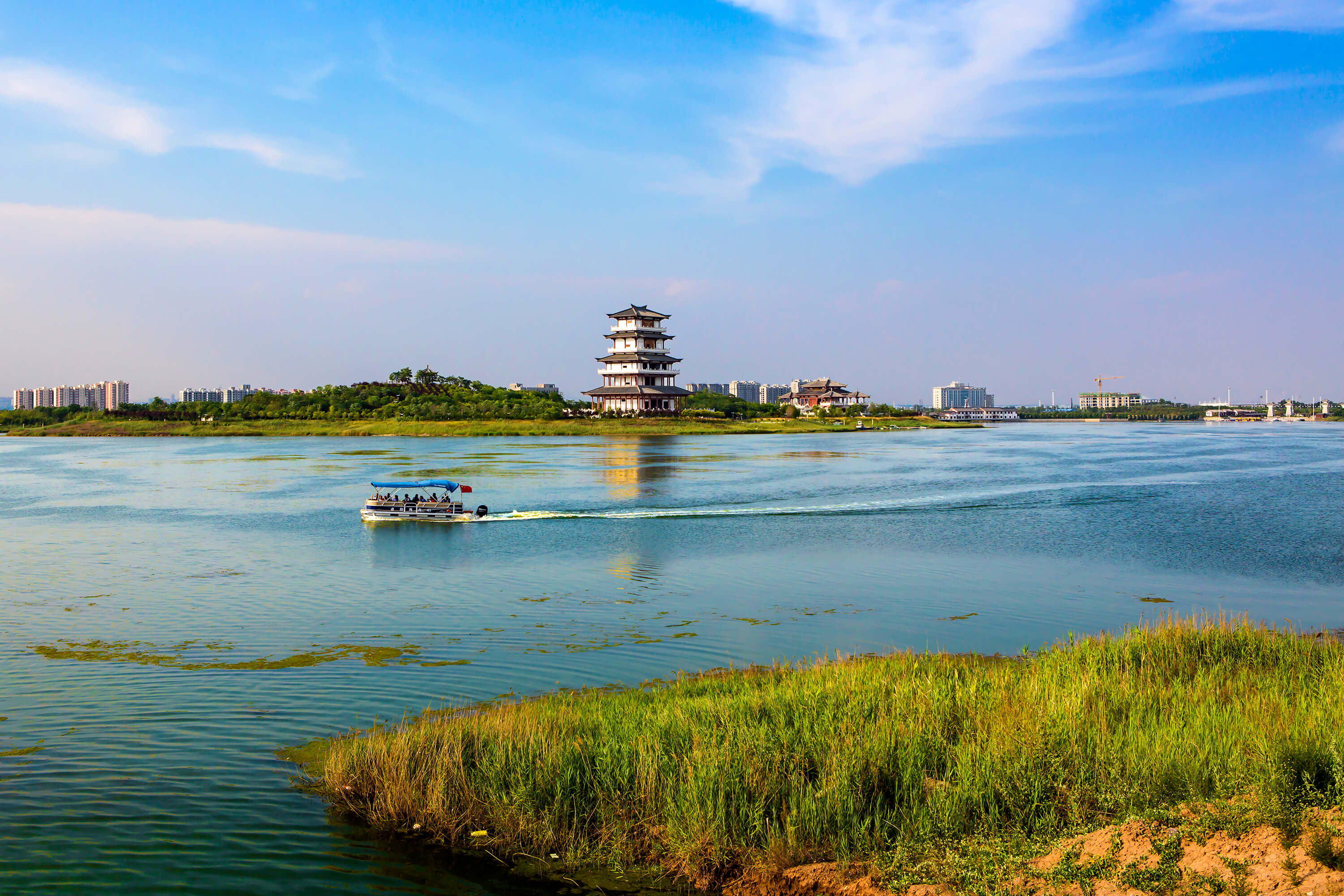  p>渭南卤阳湖现代产业开发区是2007年12月经 a h