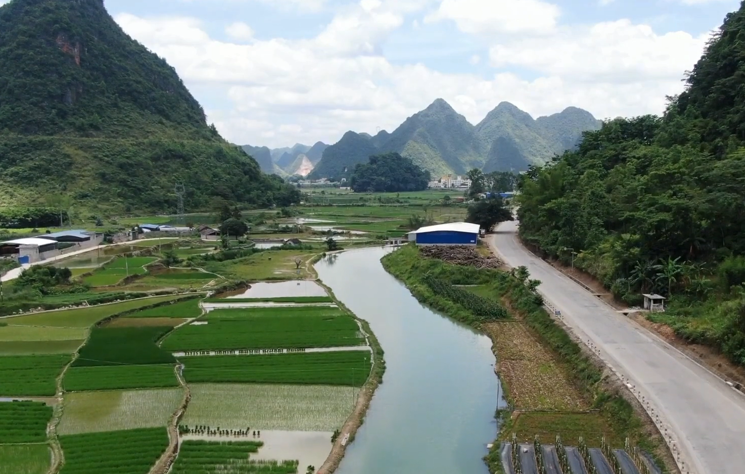  p>安德镇,隶属于广西壮族自治区百色市靖西市,地处 a target="_blank