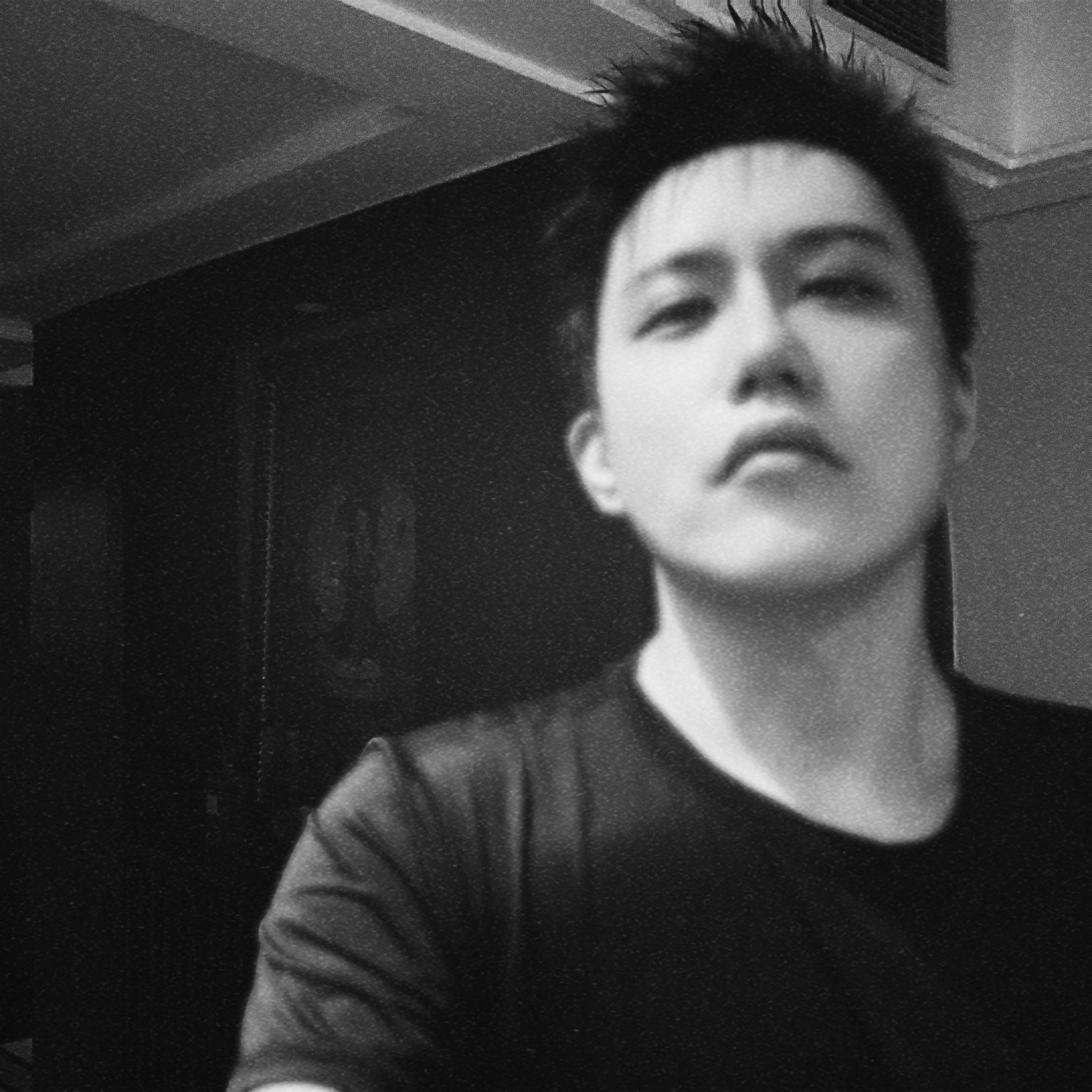  p>这么远那么近,本名贾文宇,1988年4月12日出生于山西省太原市,现居