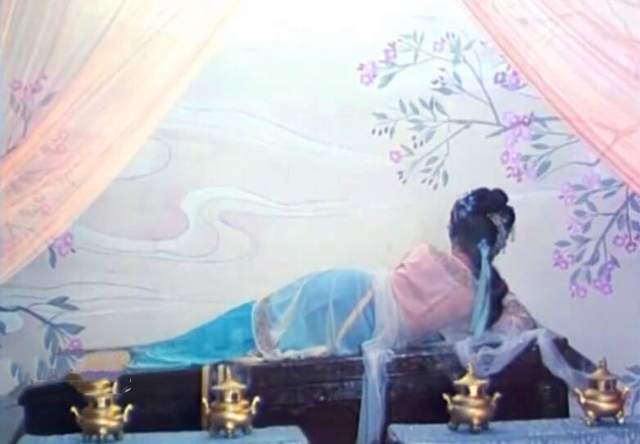 《红楼梦》太虚幻境该是什么样？有的拍成恐怖片，89版却高度还原_百科TA说