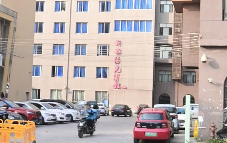  p>乐清新雅阳光宾馆座落于中国"电器之都"——温州乐清柳市镇,邻近