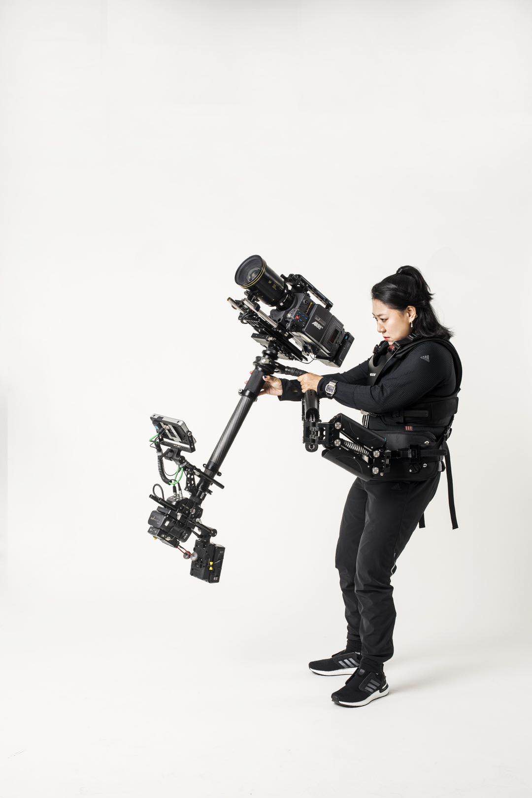 data-ctrid="sul8ohnopa0b">邓璐, /span>中国首位女性斯坦尼康摄影师