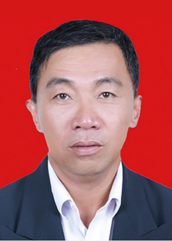 现任东港区南湖镇应急管理事务中心主任. /p>