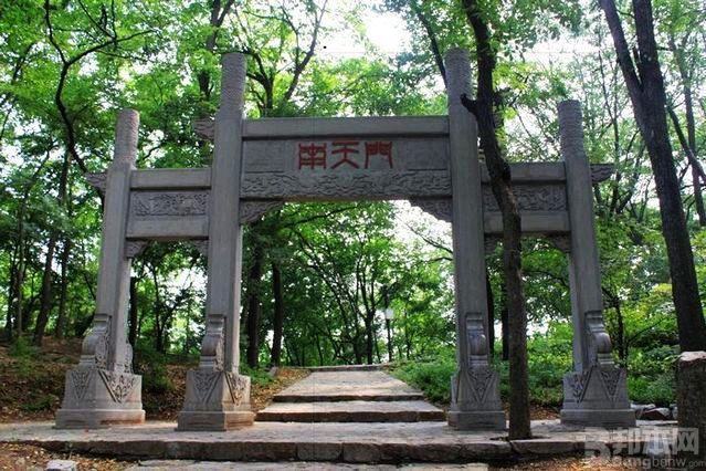  p data-id="gnx5t2b1p0">南天门是位于安徽省滁州市琅琊山的景点