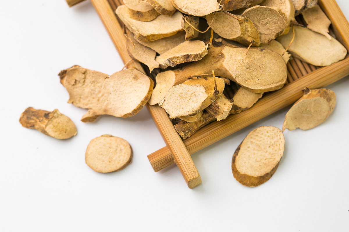 以脾湿型的疗效较高亦有用穿山龙配合黄芩桔梗制成复方注射液,每2毫升