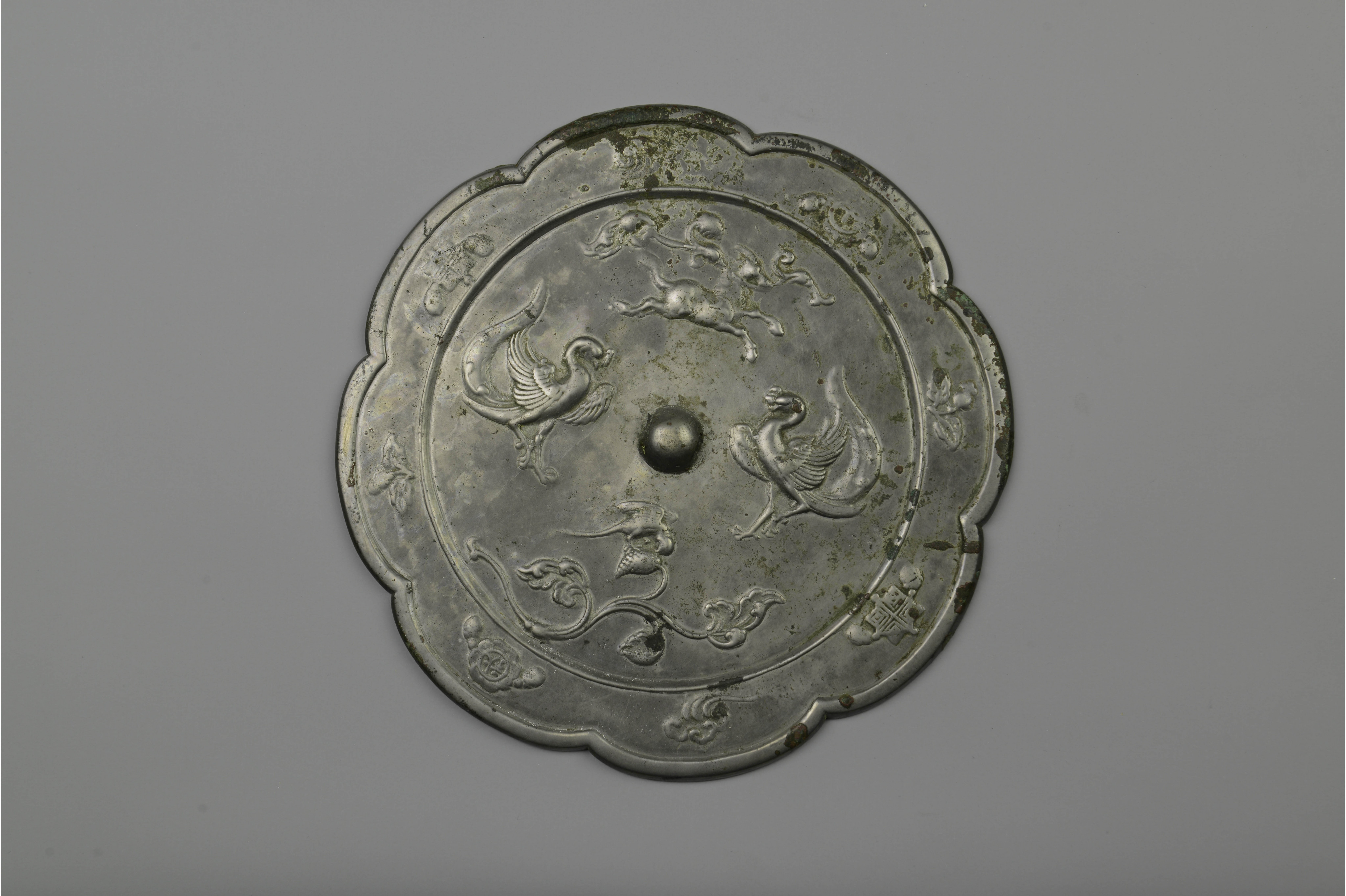 唐双鸾瑞兽花鸟纹铜镜