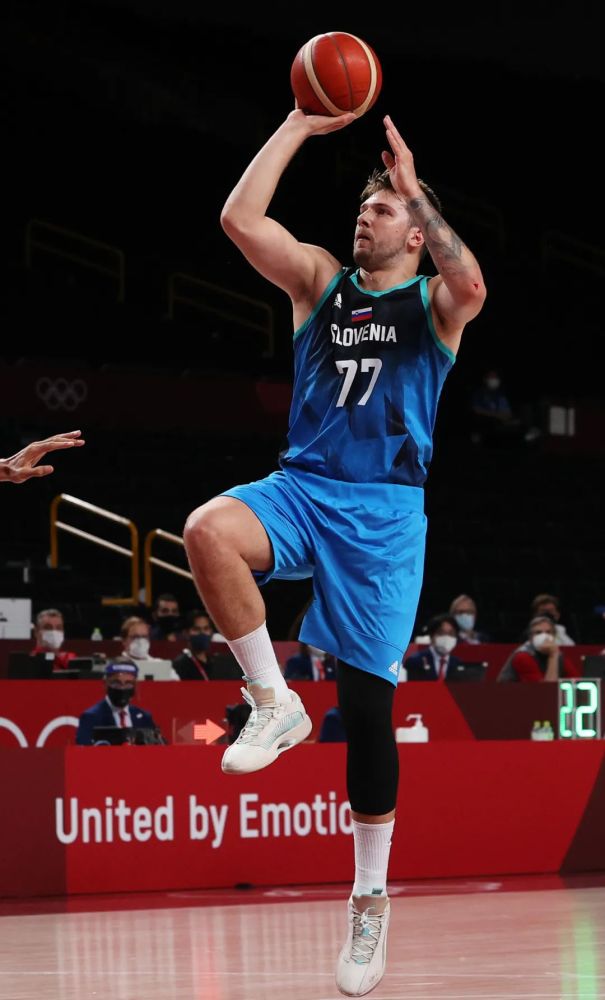  p>卢卡·东契奇(luka don  i  ),1999年2月28日出生于 a target="