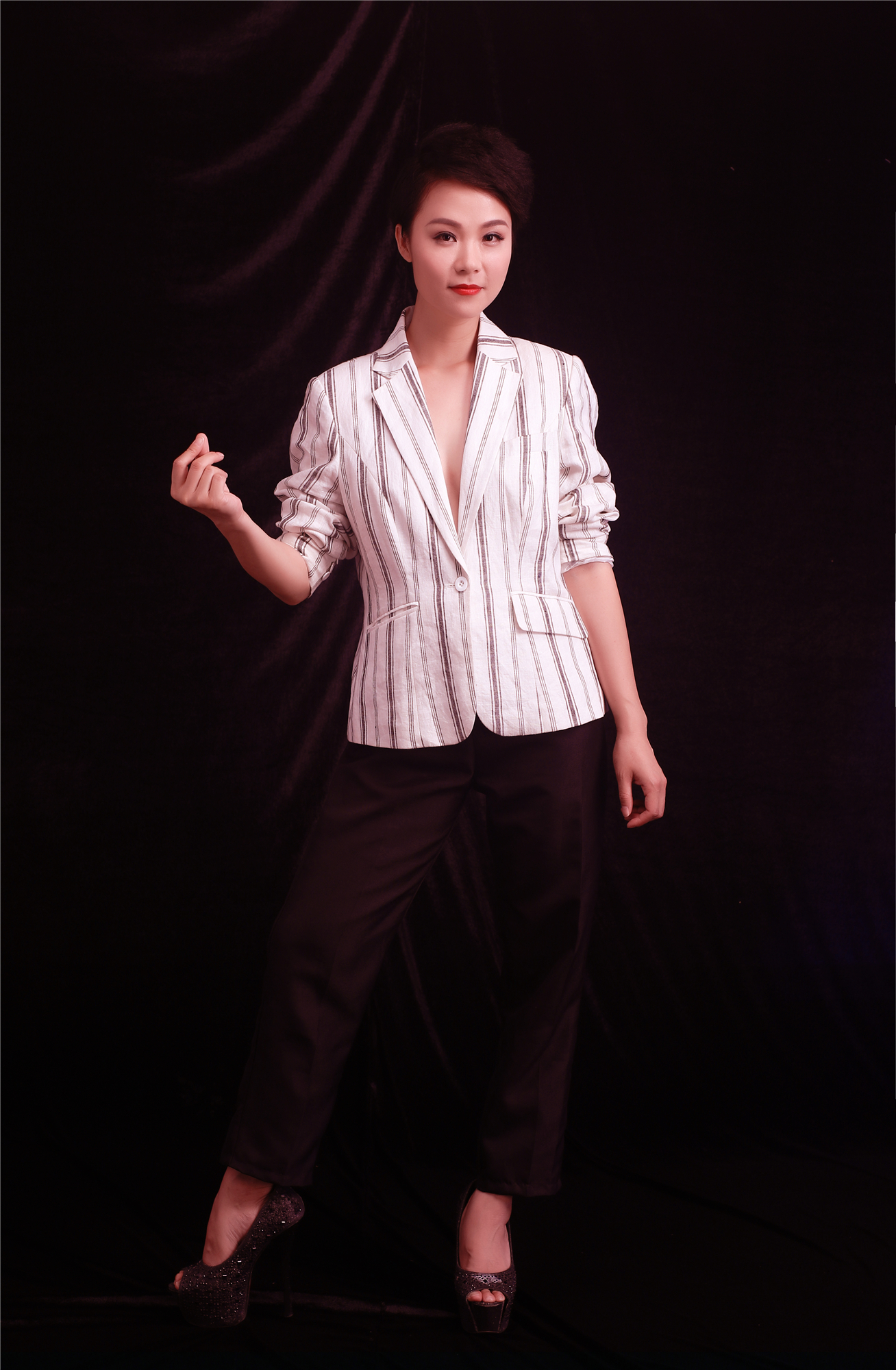  p data-id="gnaqnznzms">潘倩,女,客家歌后,青年歌唱家,代表作品