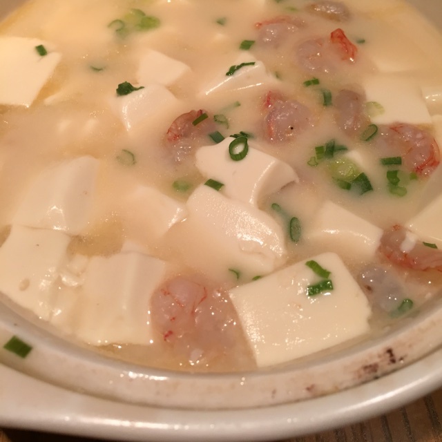 虾仁干贝豆腐煲