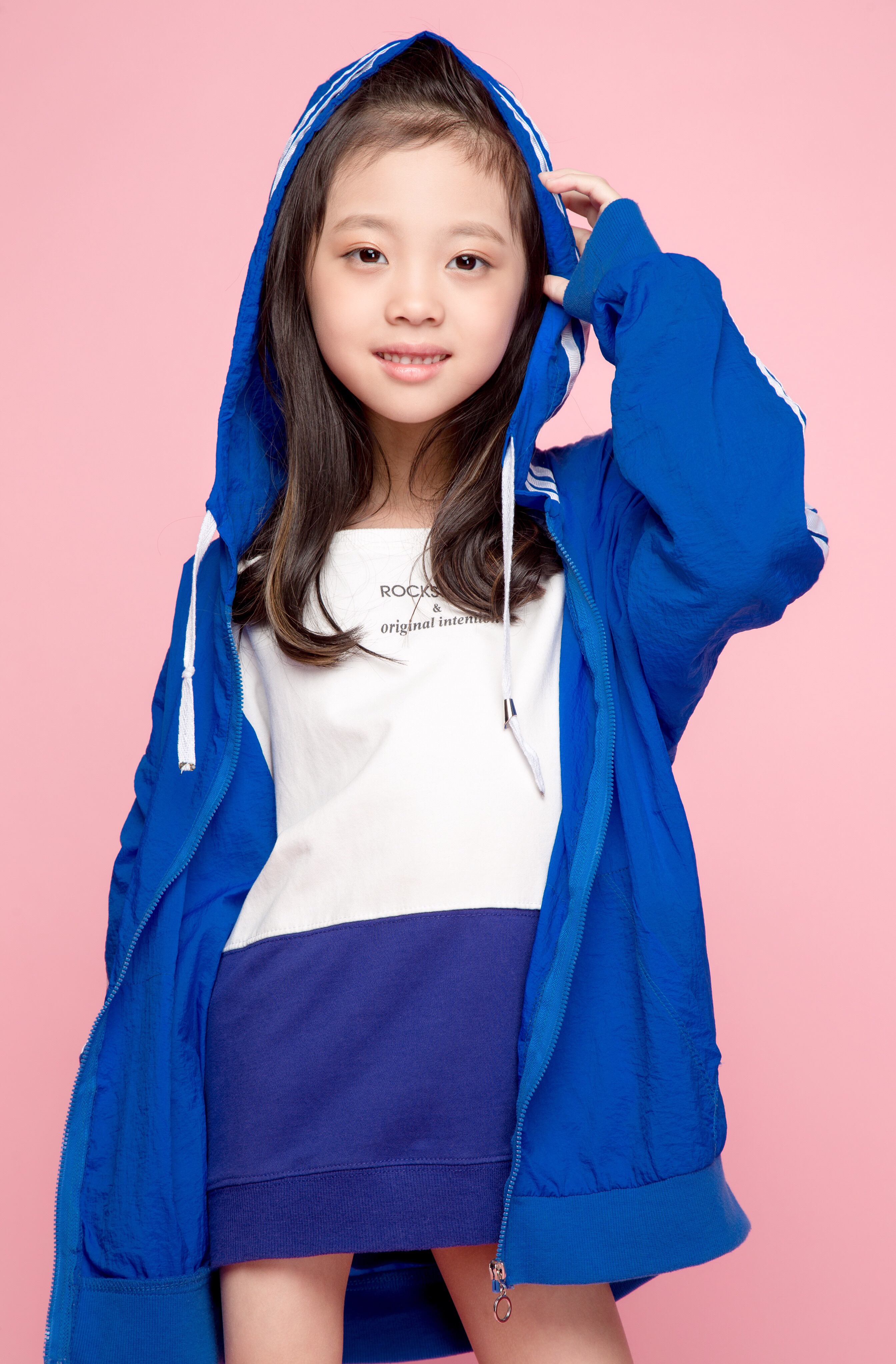  p>李依宸,2011年2月21日出生于陕西省西安市,中国女演员,模特.