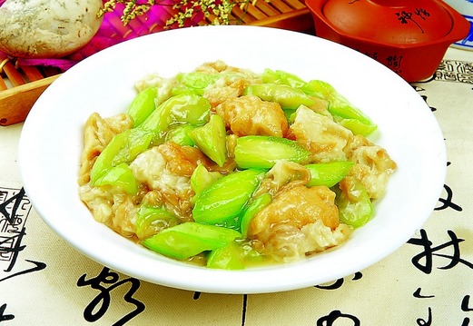丝瓜焖油条