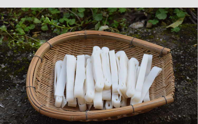  p>盘子粉是一种由大米制作的食物,因制作该食物的