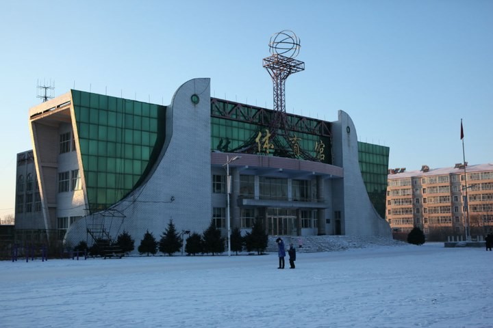 嫩江市高级中学