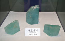 大个体海蓝宝石