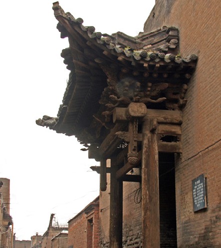  p>何家大院,是建于明清时代的一座深宅大院,位于山西省晋中市 a