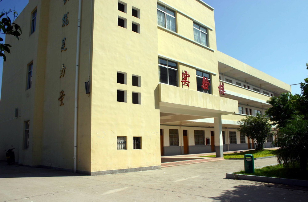  p>上杭县第五中学(简称:上杭五中),是龙岩市示范中学,由 a href="#"