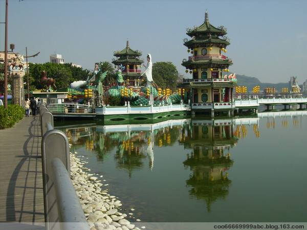  p data-id="gnwxcdra2c">莲池潭(旧称莲花潭)位于中国台湾省高雄市