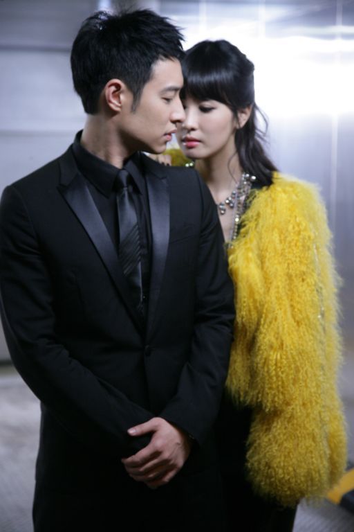 《双人舞》是由 a target="_blank" href="/item/潘玮柏/140816" data