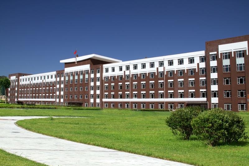  p>榆树市第一高级中学,简称榆树一中,坐落于 a target="_blank" href