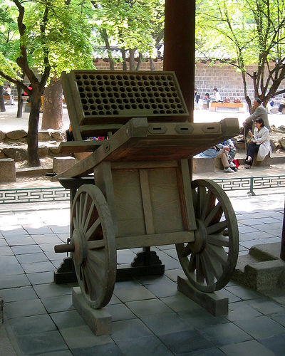  p data-id="gnwgcohf2x">"神机箭"是中国古代的一种火箭形式的 a