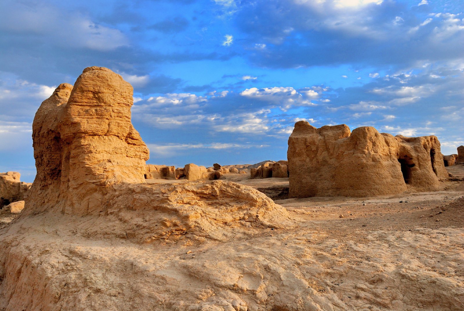  p>楼兰遗址位于 a target="_blank" href="/item/新疆巴音郭楞蒙古