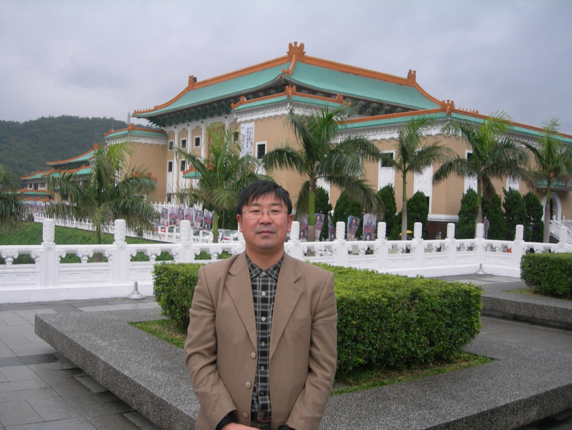  p>乌力吉陶格套,男,蒙古族,1972年12月25日,内蒙古赤峰市人, a