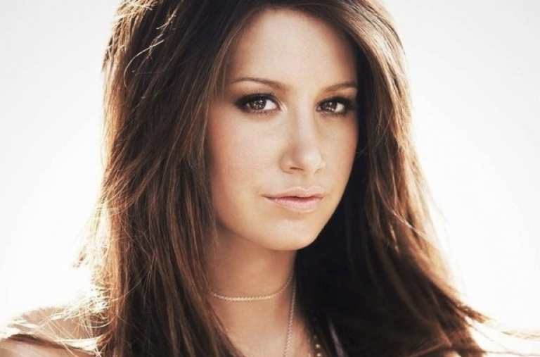  p>阿什丽·提斯代尔(ashley tisdale),1985年7月2日出生于美国新泽西