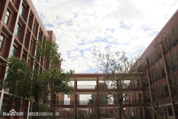  p>濮阳建业国际学校是一所全封闭,寄宿制学校,由建业集团投资2亿多