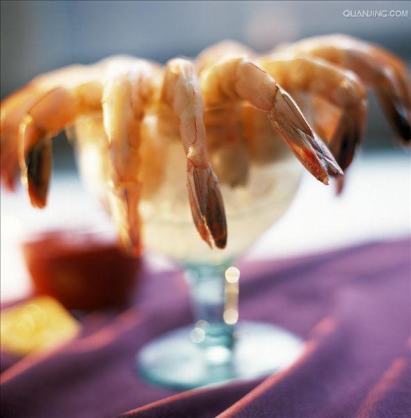  p data-id="gnwvxe4o5i">鸡尾虾,外文名shrimp cocktail, a target="