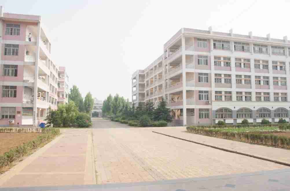  p>山东省临沂第一中学西校区,是临沂市高新区唯一一所综合性公办高级