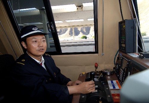 nj2型机车