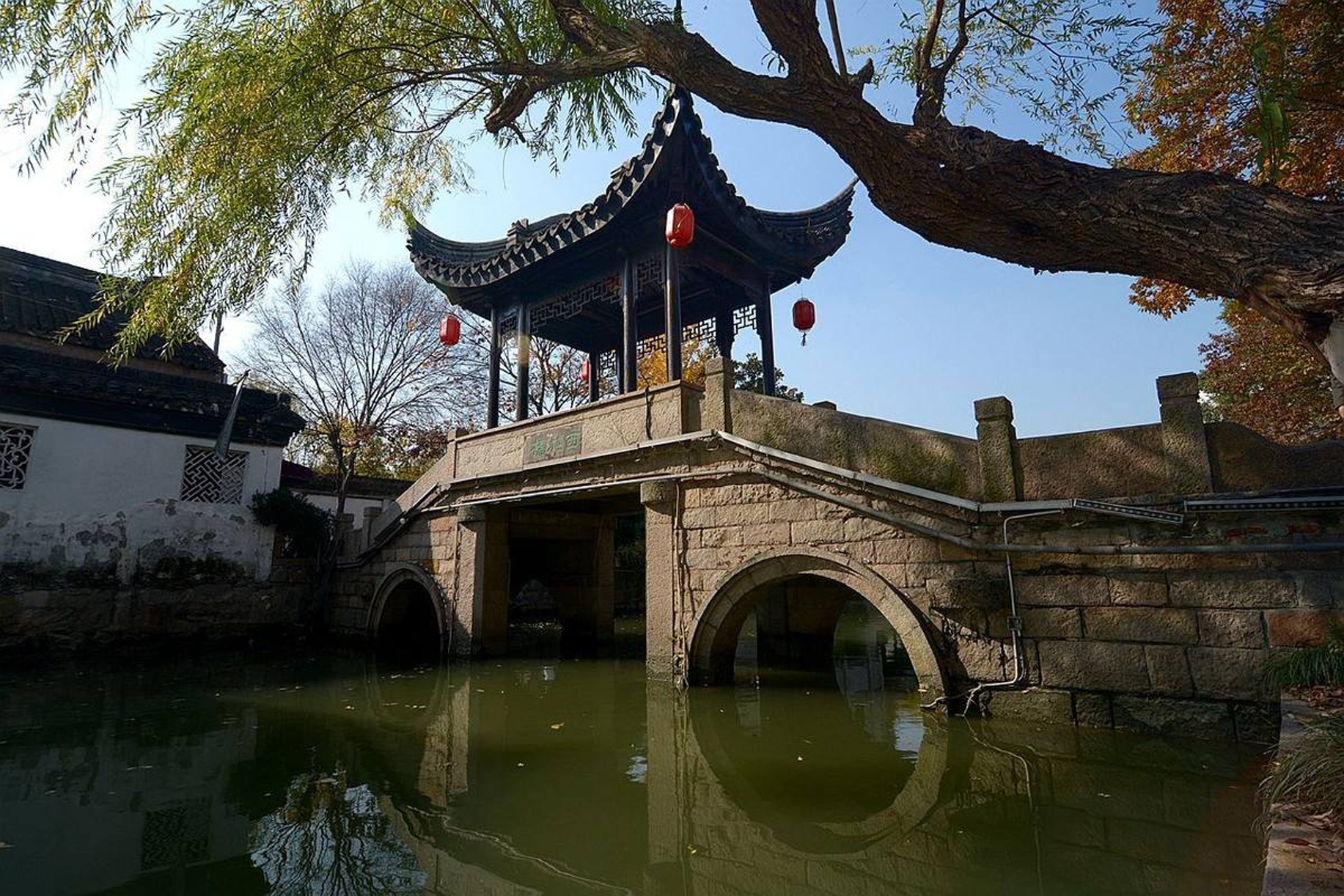  p>木渎古镇,别名渎川,胥江,雅称香溪,位于江苏省东南部,苏州古城西部