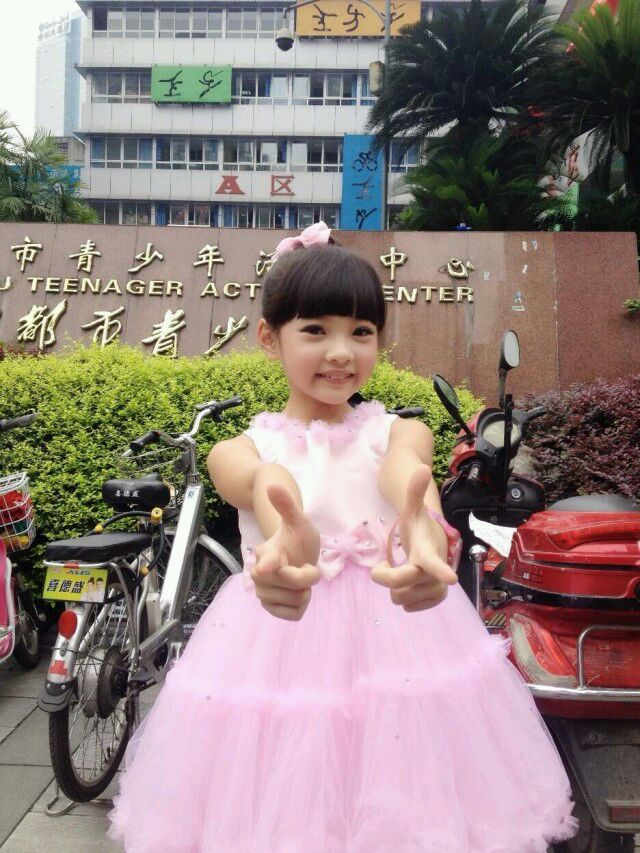  p>王巧,2006年9月13日出生于四川成都,中国内地女歌手,演员,主持人.