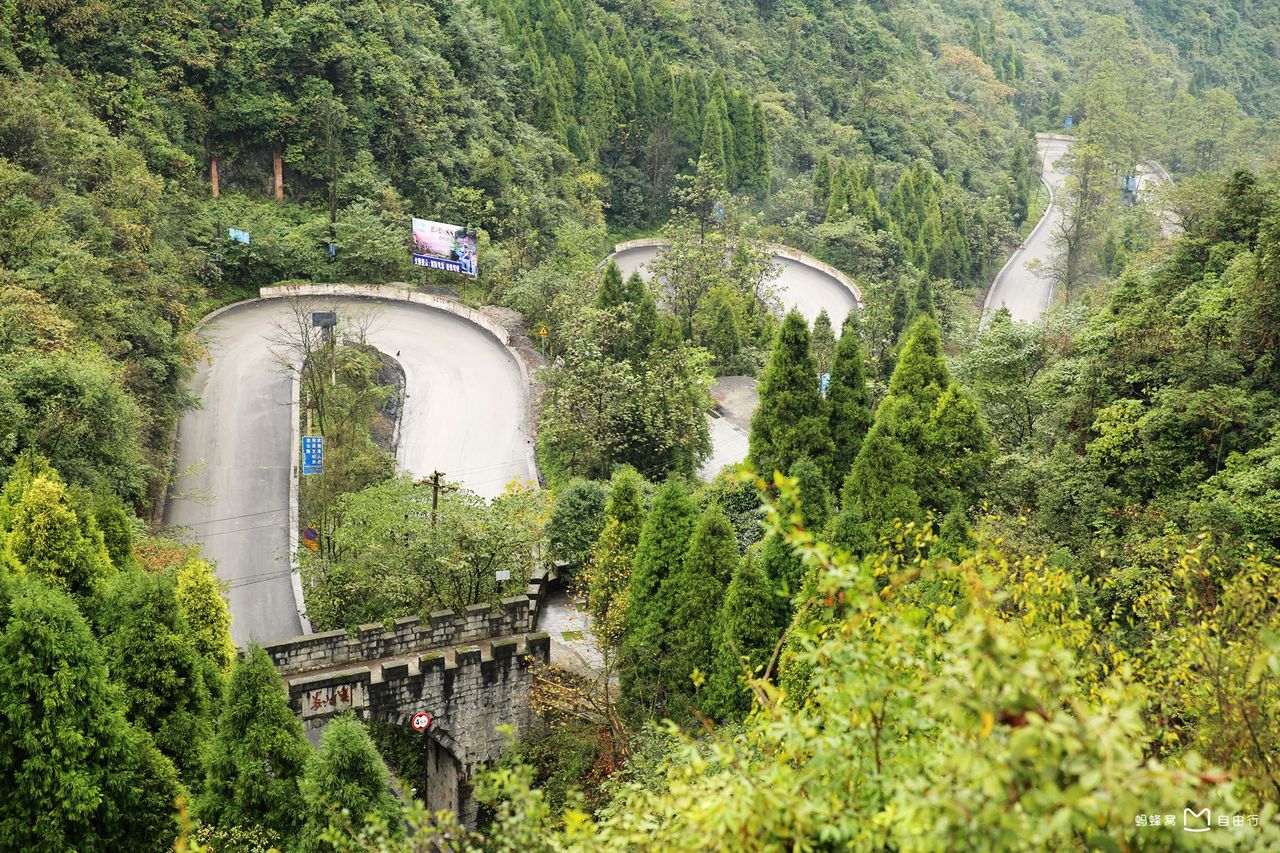 不狼山,又名黑神垭,位于贵州省遵义市汇川区板桥镇和桐梓县娄山关街道