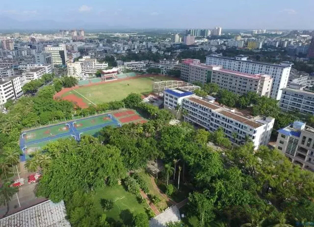 海南省万宁中学