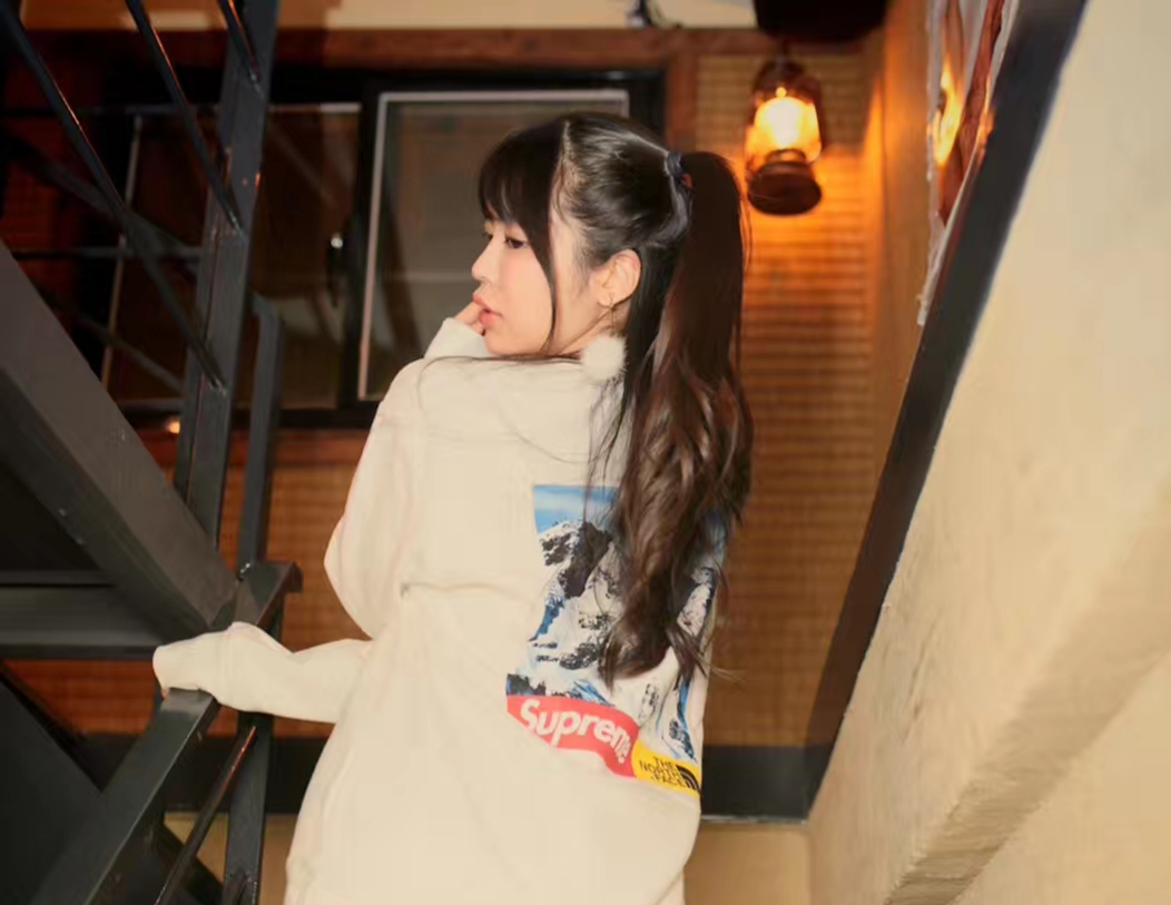  p>渋谷ゆり(涉谷由里,しぶやゆり),日本模特,车模兼写真偶像,上过