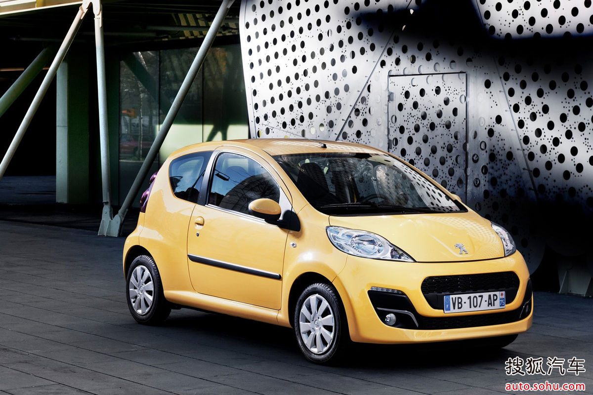  p>标致107cc车型装配了一台和宝马共同研制的1.
