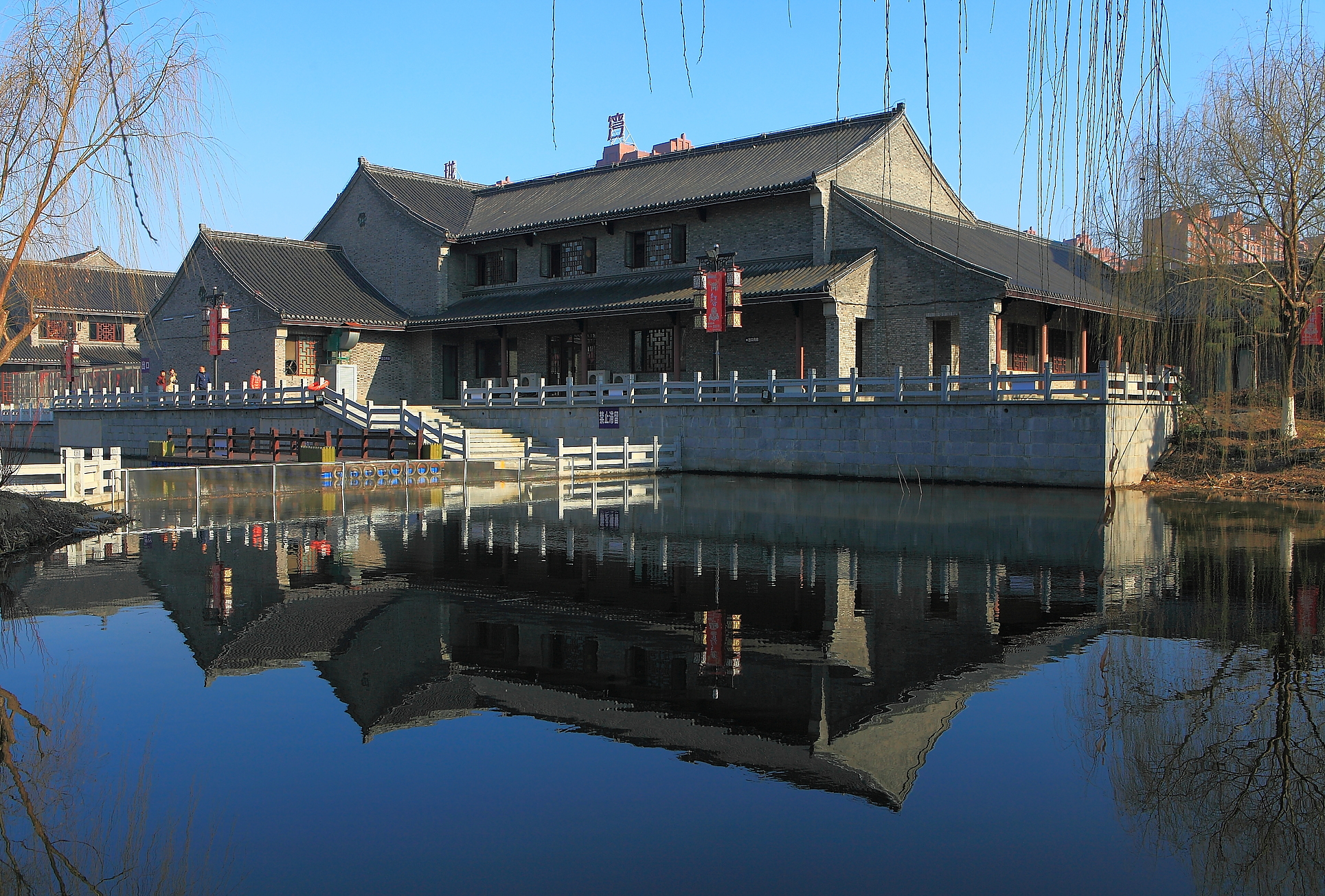  p>盐镇水街是盐城市海盐历史文化风貌区的重要组成部分,位于 a href=