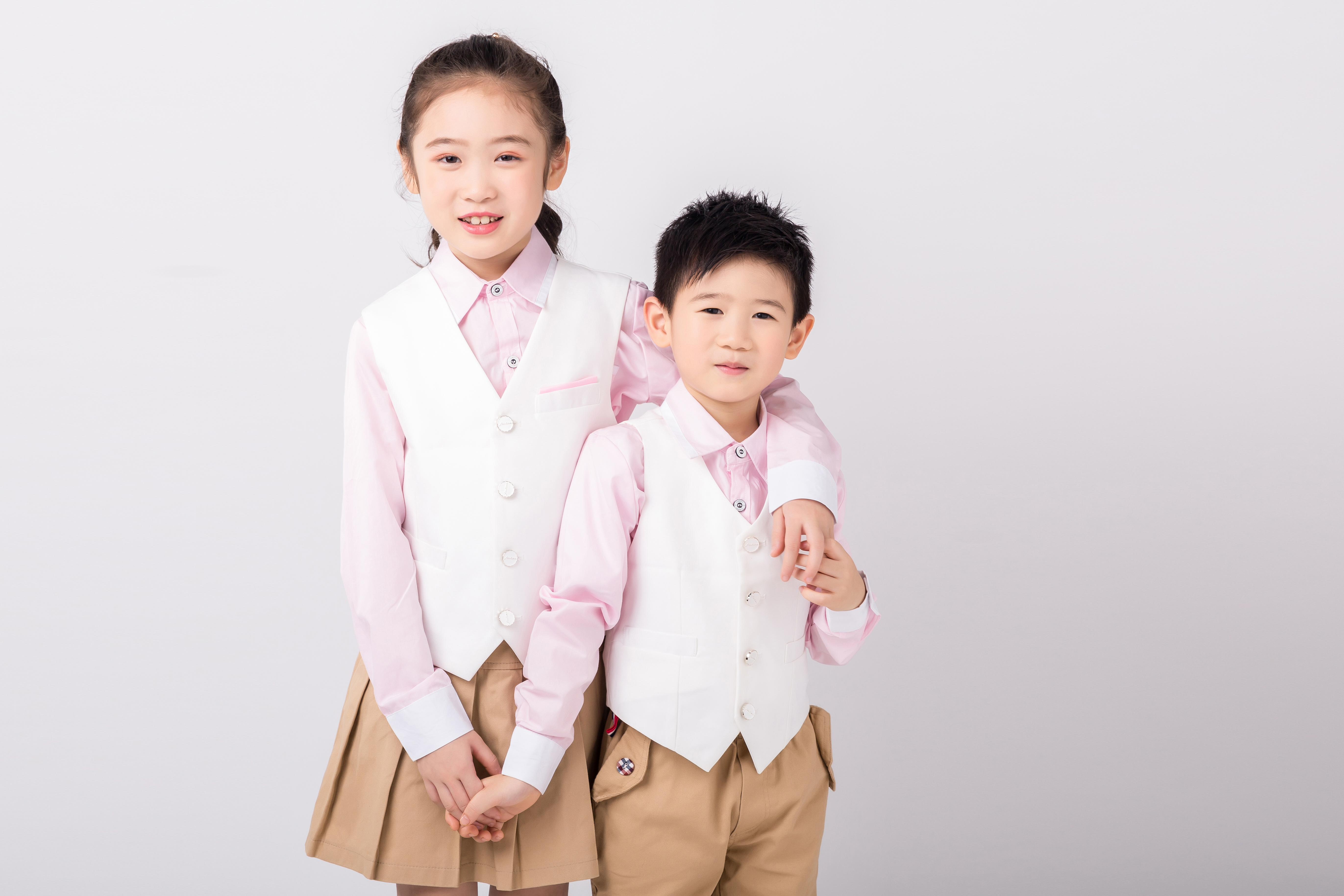  p>格格四爷组合,大陆童星组合,由 a target="_blank" href="/item/邓