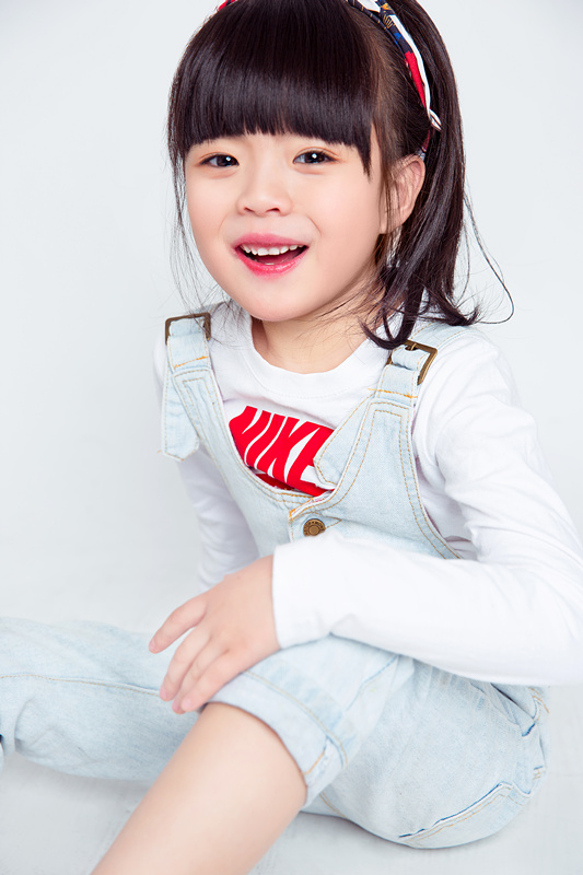  p>赵淳曦,艺名"七七",2011年12月15日出生于上海市,中国内地儿童演员